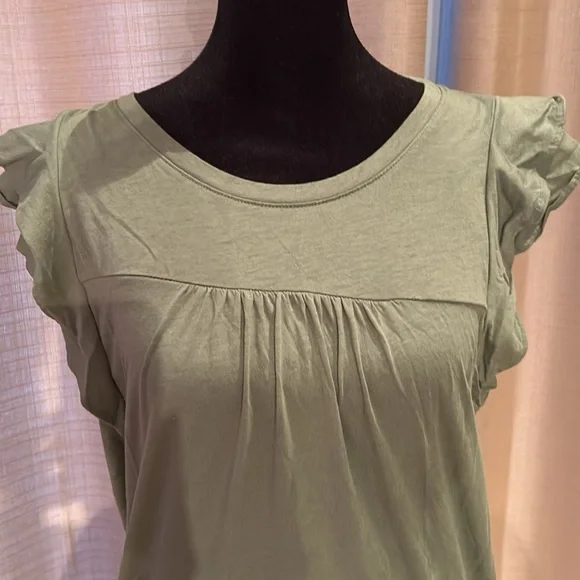 Woman’s Top - Picture 2 of 5